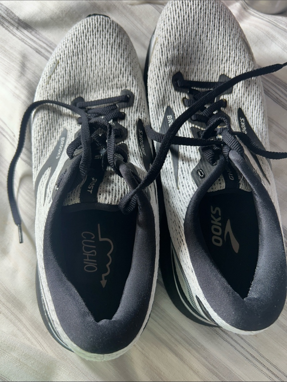 Brooks White and Black Men's Cushioned Running Shoes